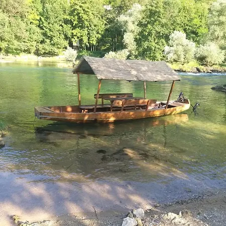Emrah River Βίλα